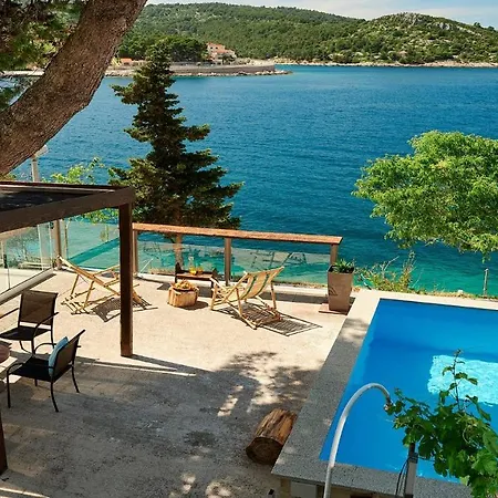 Villa Charming Beachfront On The Island Solta *