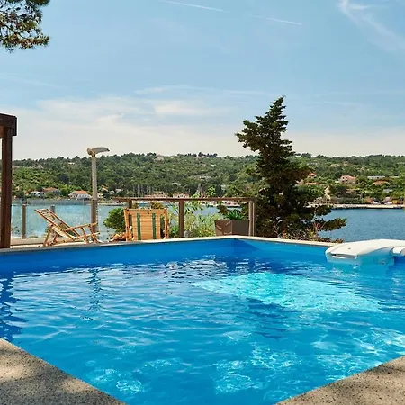 Vila Charming Beachfront On The Island Solta *