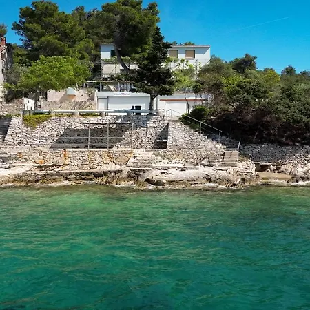 Charming Beachfront On The Island Solta *