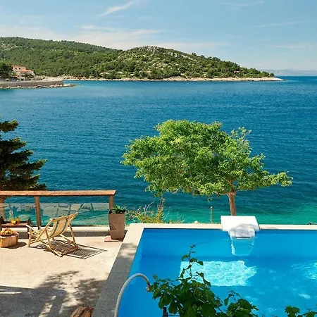 Villa Charming Beachfront On The Island Solta *