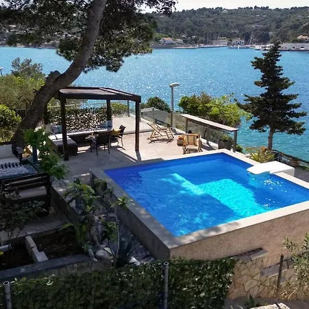 Villa Charming Beachfront On The Island Solta *
