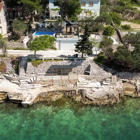 Charming Beachfront On The Island Solta Villa Rogač