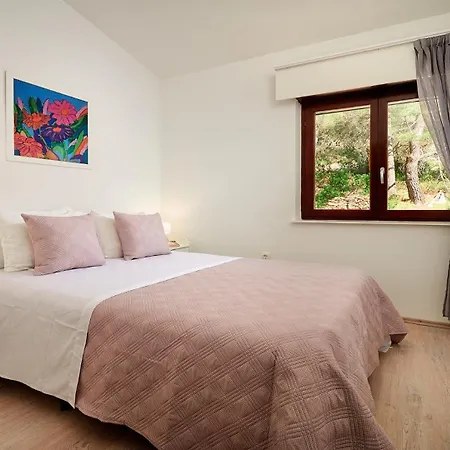 Charming Beachfront On The Island Solta