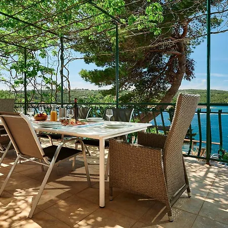 Charming Beachfront On The Island Solta *
